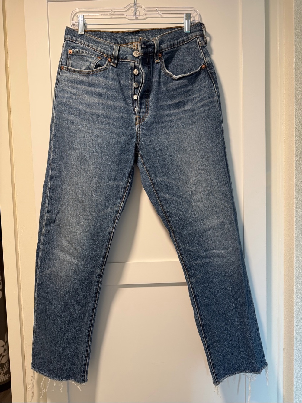 Levi's Frayed Hem Ankle Cropped Jeans - Medium Blue